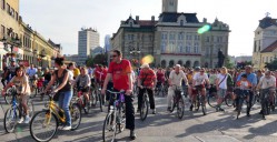Biciklistički defile "Vratimo Novi Sad biciklistima"