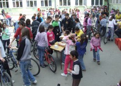 Na školskom prvenstvu u novosadskoj OŠ “Dositej Obradović” čak 250 đaka biciklista!