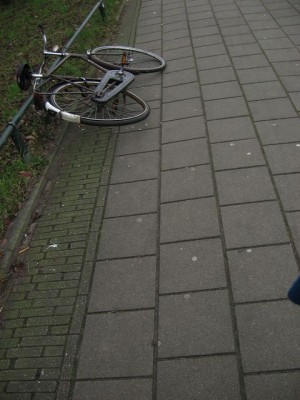 Vrlo popularan način parkiranja bicikla u Amsterdamu :)