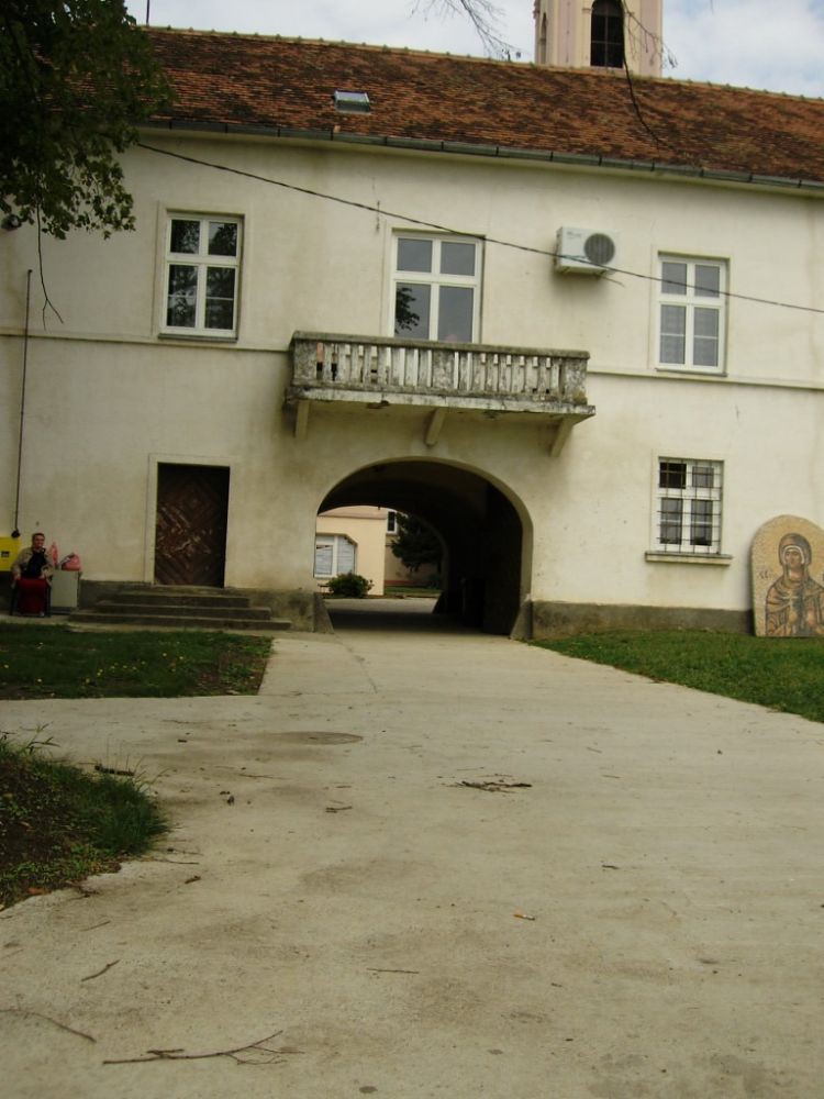 Manastir Fenek