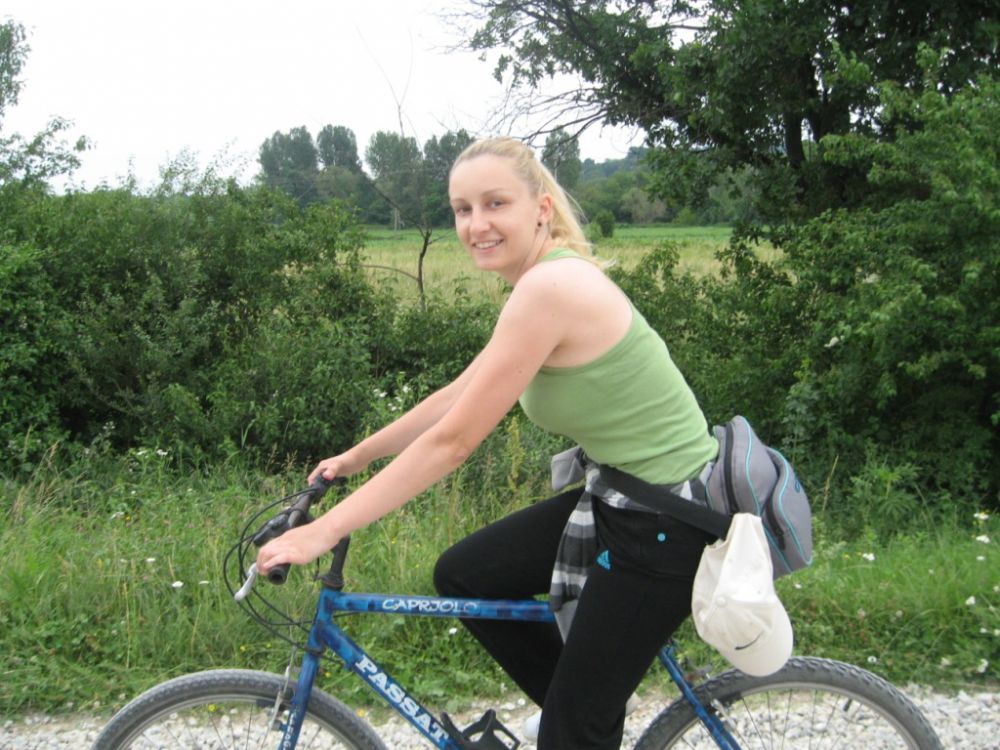 Lepa plavušica