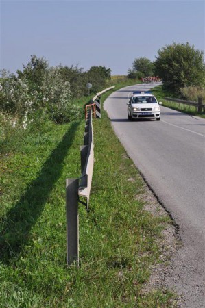 Biciklisti voze u dečiji kamp