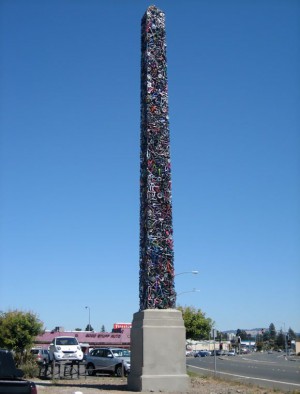 Obelisk biciklistima koje su napali Kerovi 2