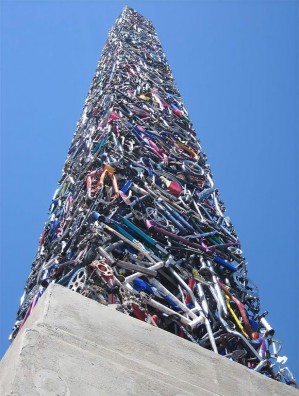 Obelisk&#x20;biciklistima&#x20;koje&#x20;su&#x20;napali&#x20;Kerovi&#x20;1