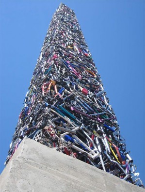 Obelisk biciklistima koje su napali Kerovi 1