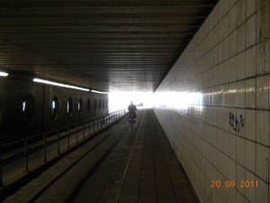 U tunelu, posred mraka..