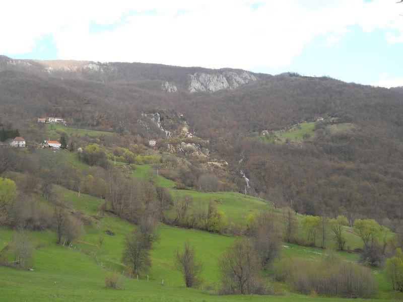Pogled na vodopade sa puta