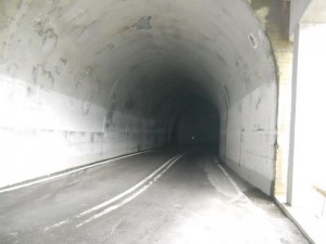 Pogled unazad sa kraja tunela