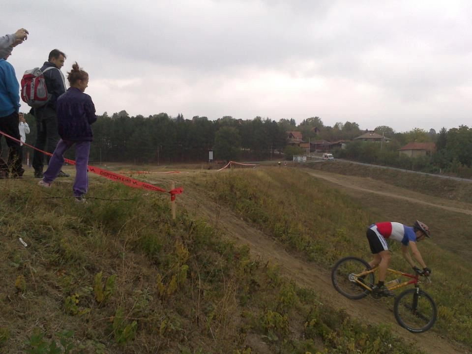  Mtb trka u Kragujevcu. Oktobar 2012. Spust niz branu