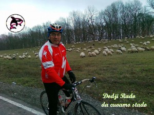 Dodji Rado da cuvamo stado