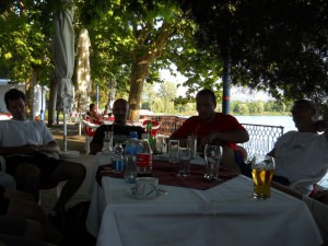 Kafana na gradskom jezeru