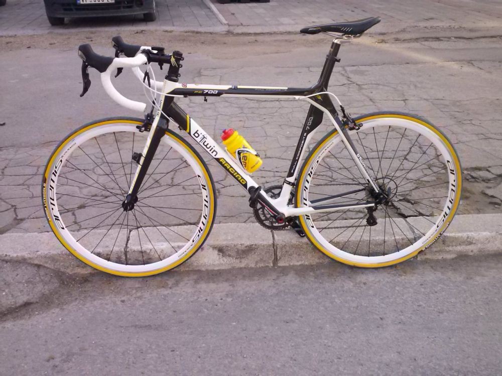 Btwin FC 700 Caarbon 8,4 Kg